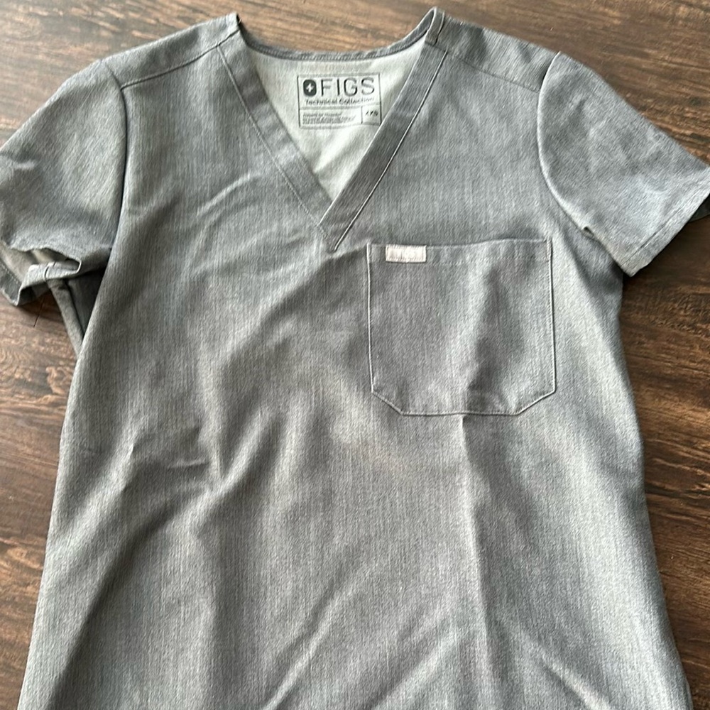 Figs scrub top.